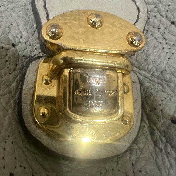 Louis Vuitton Hobo Mahina Leather Bag - Picture 8 of 16